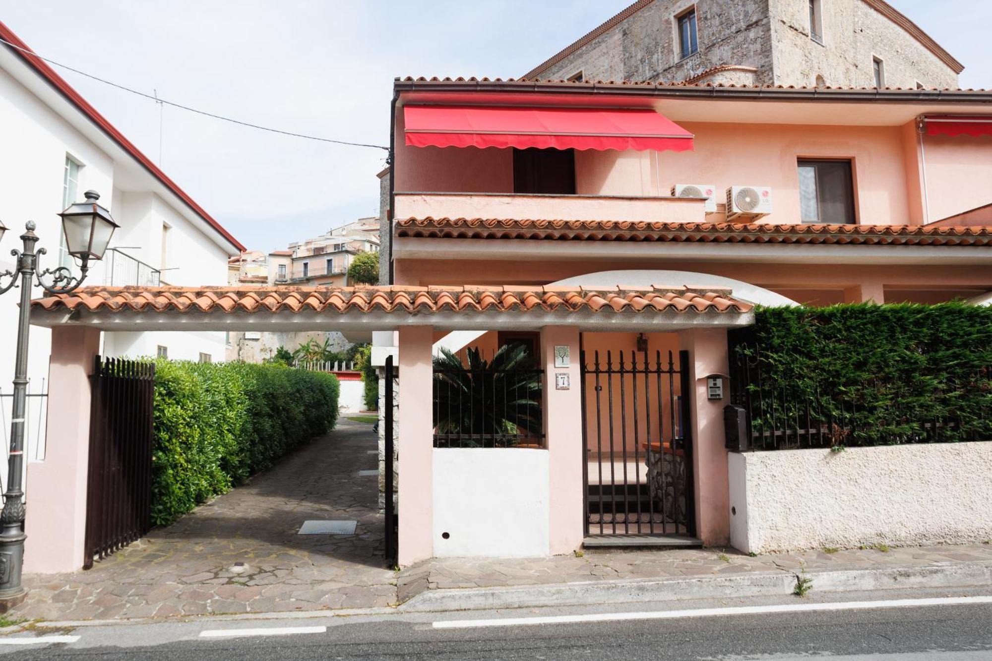 The Lemon Tree House Appartement Scalea Buitenkant foto