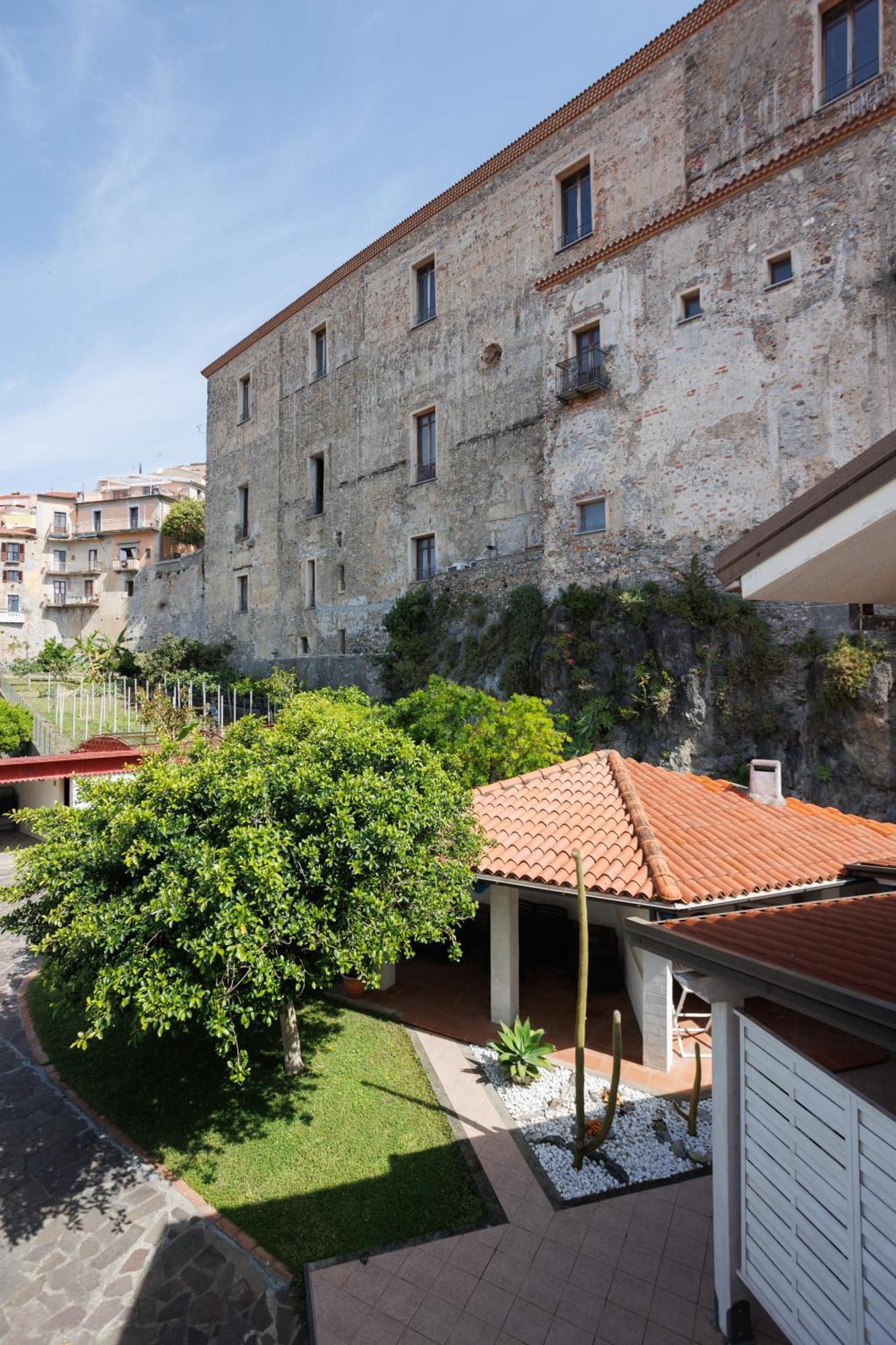The Lemon Tree House Appartement Scalea Buitenkant foto