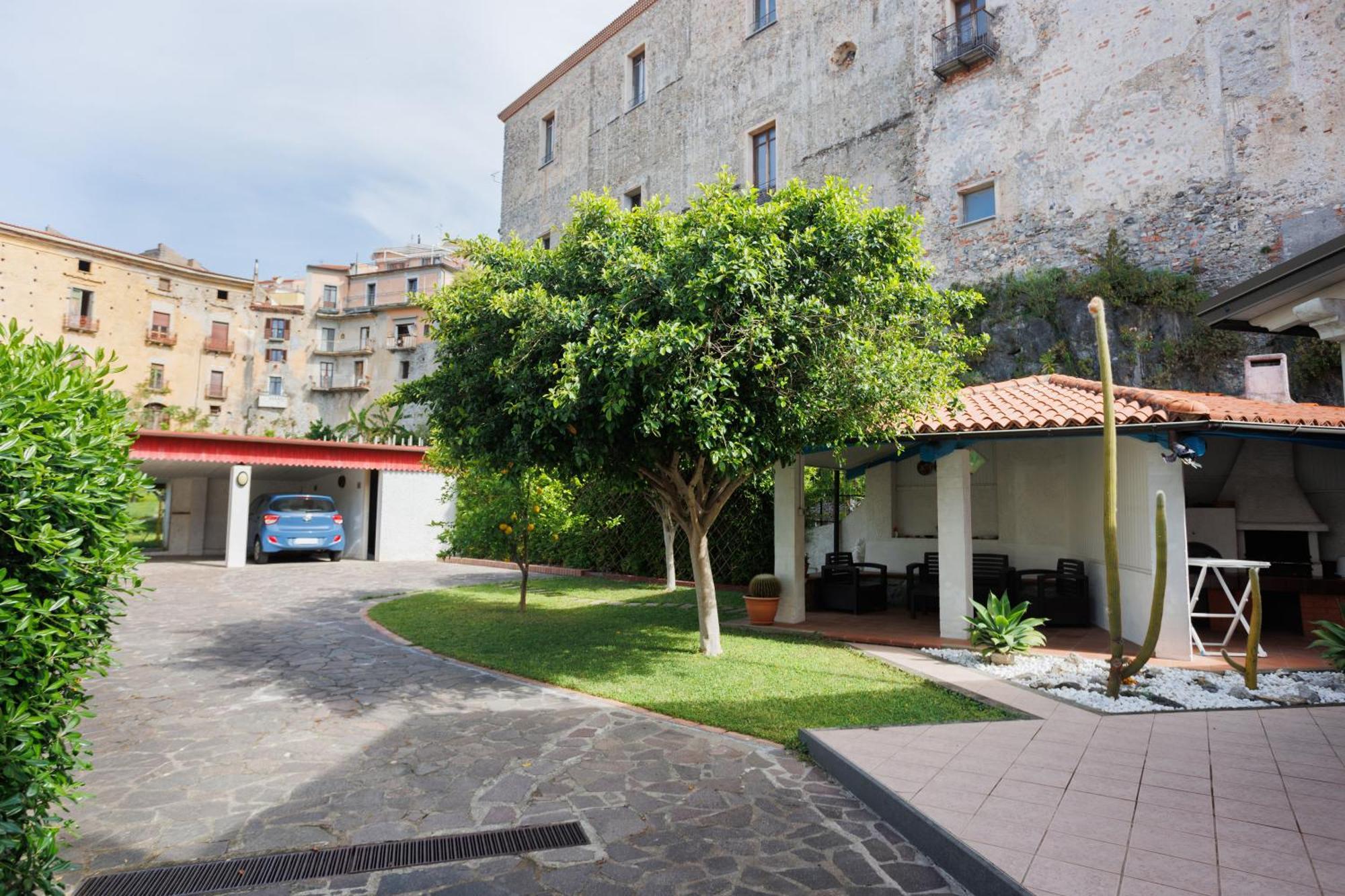 The Lemon Tree House Appartement Scalea Buitenkant foto