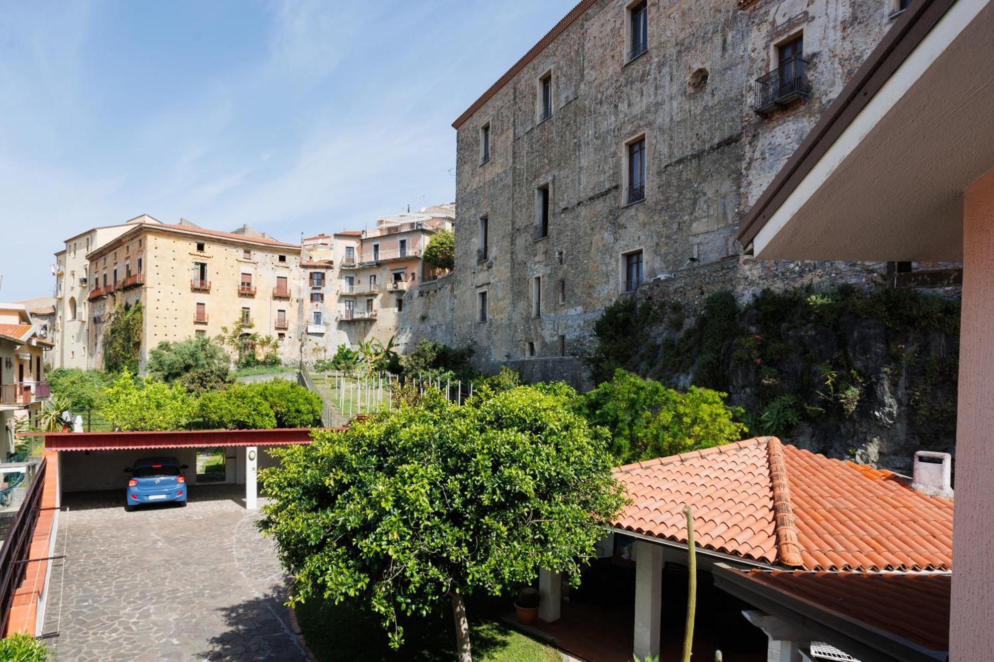 The Lemon Tree House Appartement Scalea Buitenkant foto